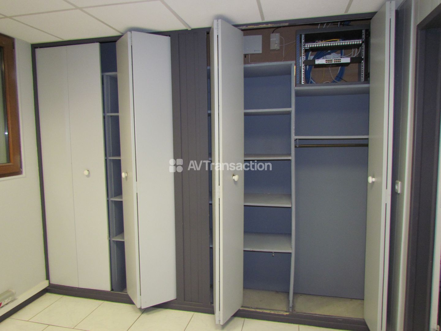BUREAUX ET ENTREPOT 290m² AVEC GARAGE 