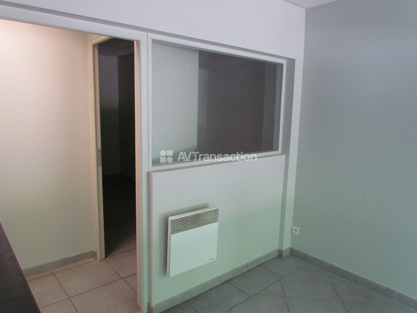 BUREAUX ET ENTREPOT 290m² AVEC GARAGE 