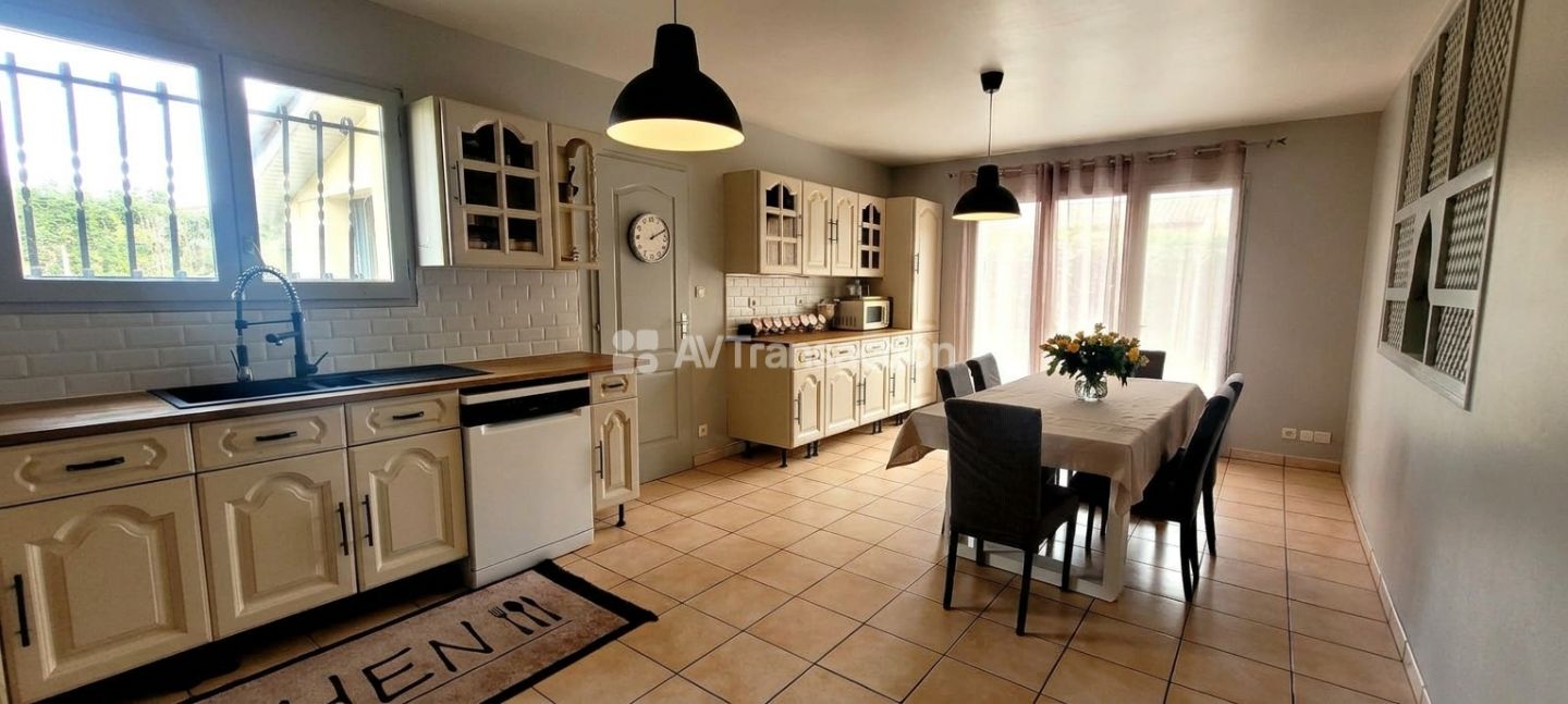 Maison à vendre  - 6 pièce(s) - 135m2 - Montagne (33570)