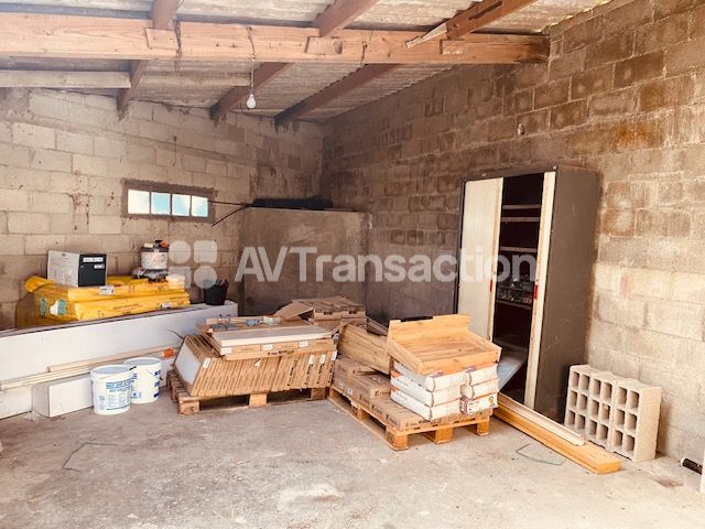 Maison de Hameau à finir de rénover à Bourg Charente