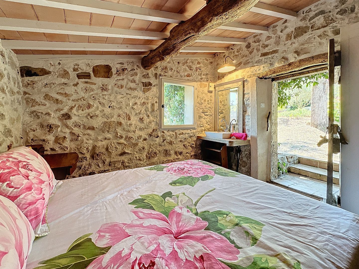 Lorgues,  Une bastide en pierre du XVIIIe siècle rénovée