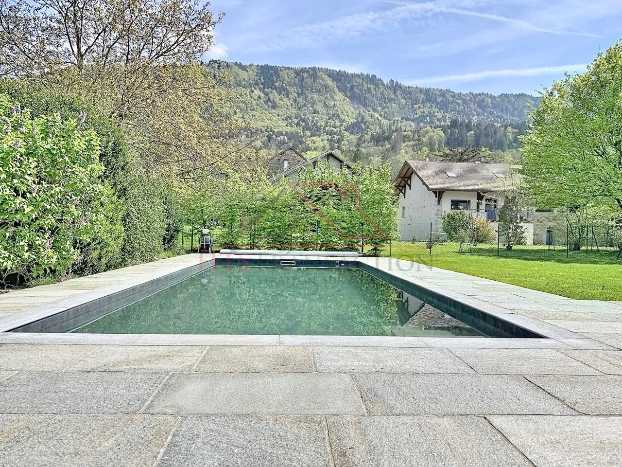 Maison atypique - 5 pièces - Cervens