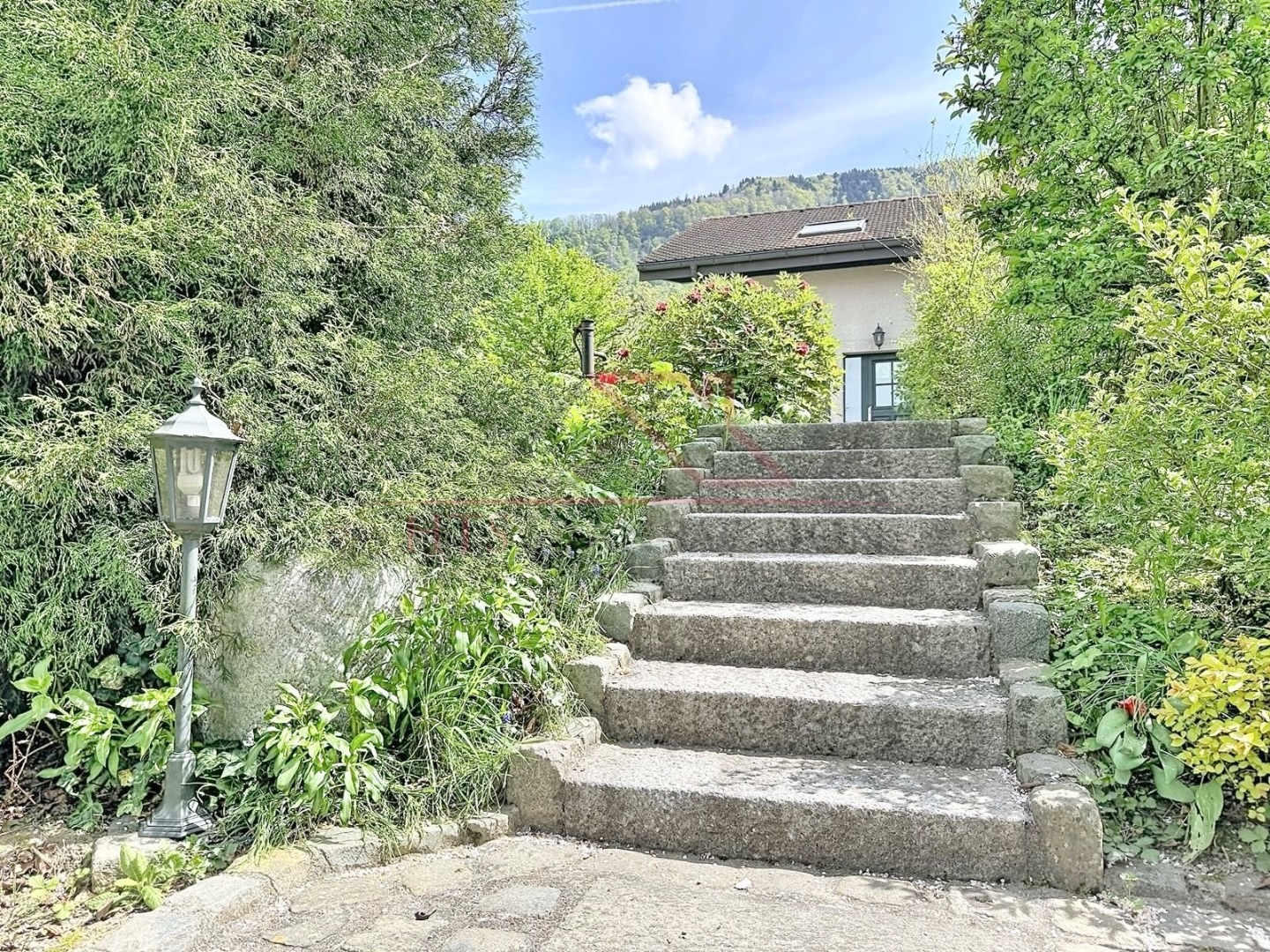 Maison atypique - 5 pièces - Cervens