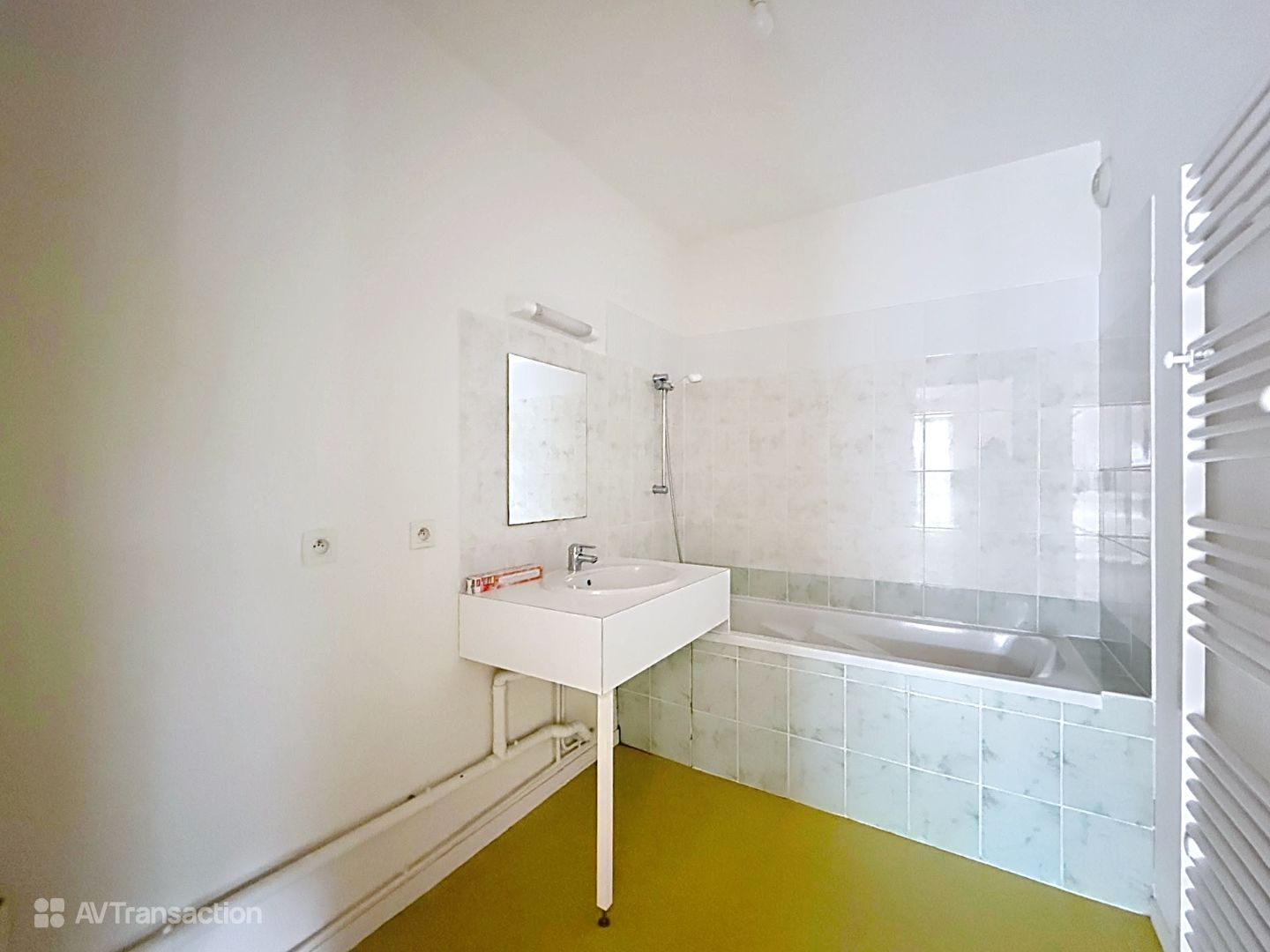 APPARTEMENT T3 AVEC BALCON, PARKING ET ASCENSEUR