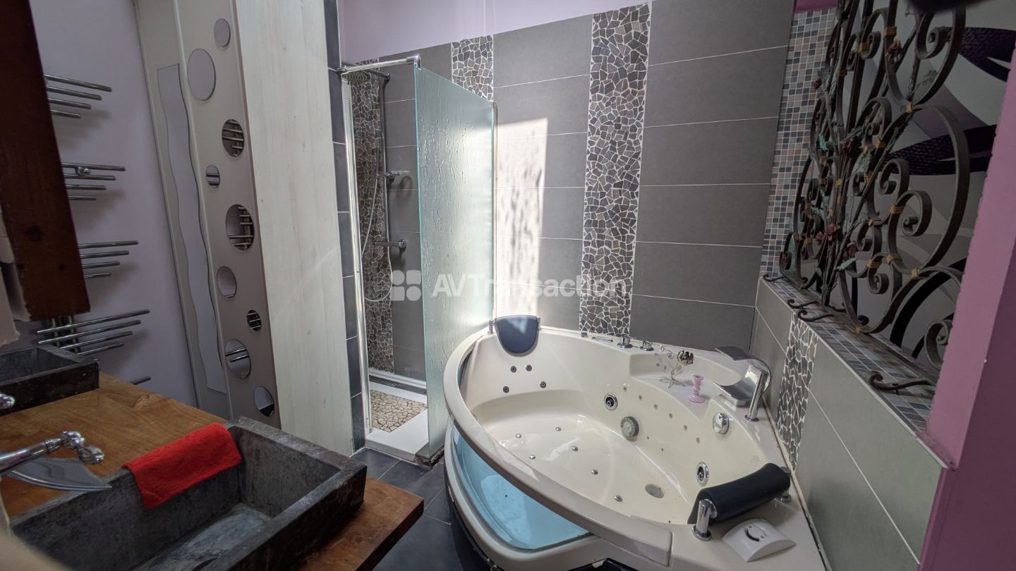 MAISON + EXTERIEURS + GARAGE + APPT T2 INDEP. - ARGELES SUR MER
