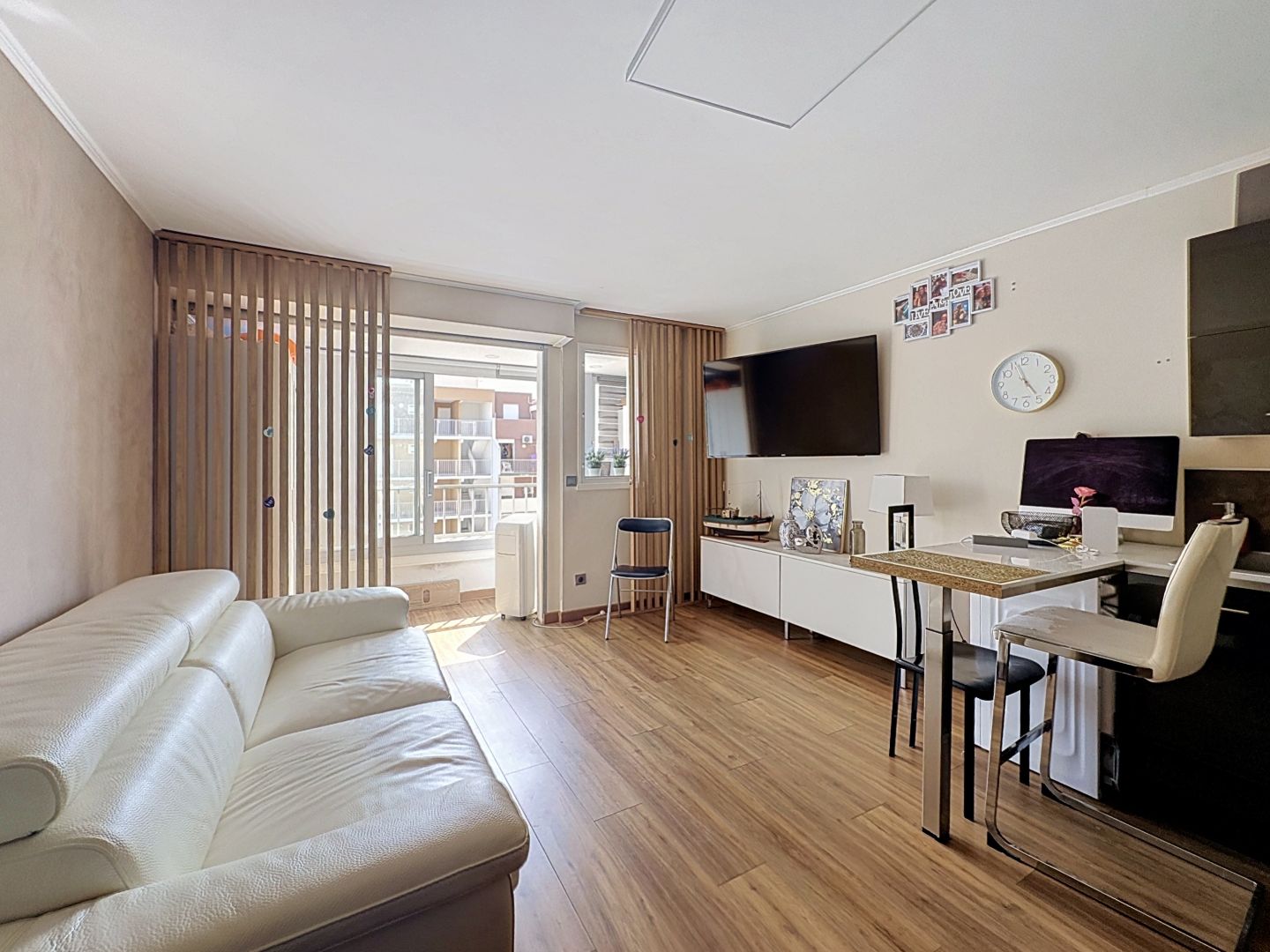 Rive Droite | Studio renové, Parking
