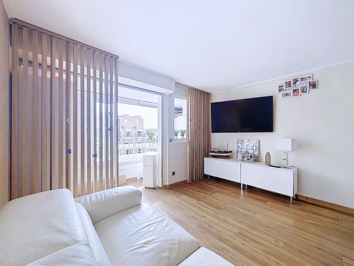 Rive Droite | Studio renové, Parking