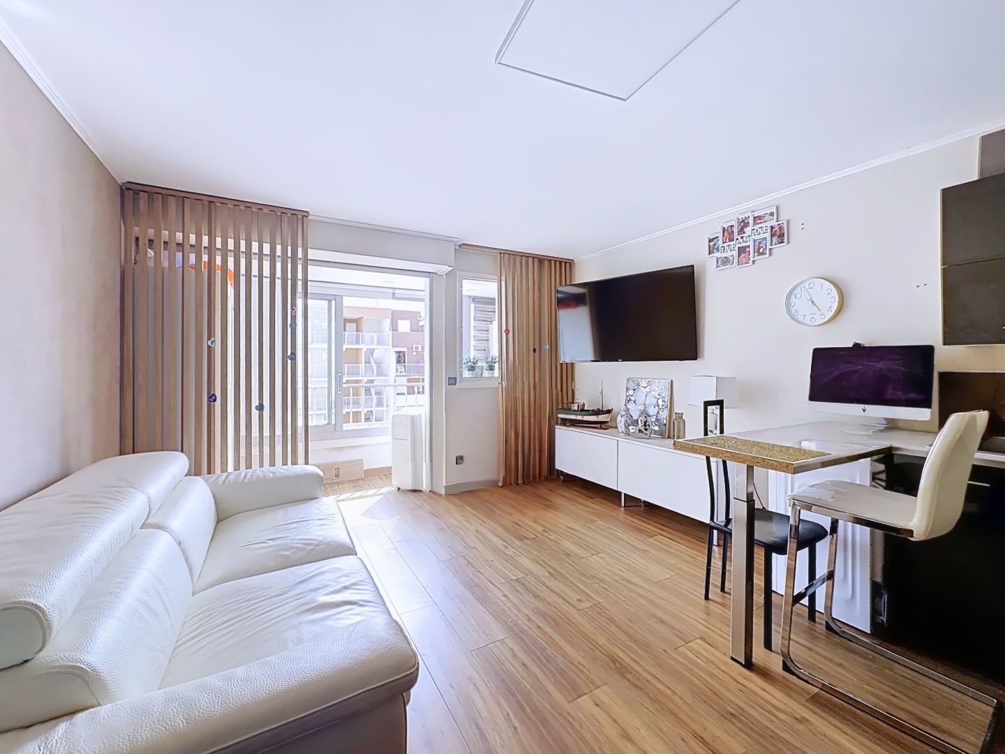Rive Droite | Studio renové, Parking