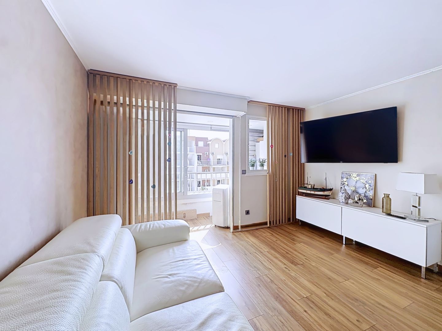 Rive Droite | Studio renové, Parking