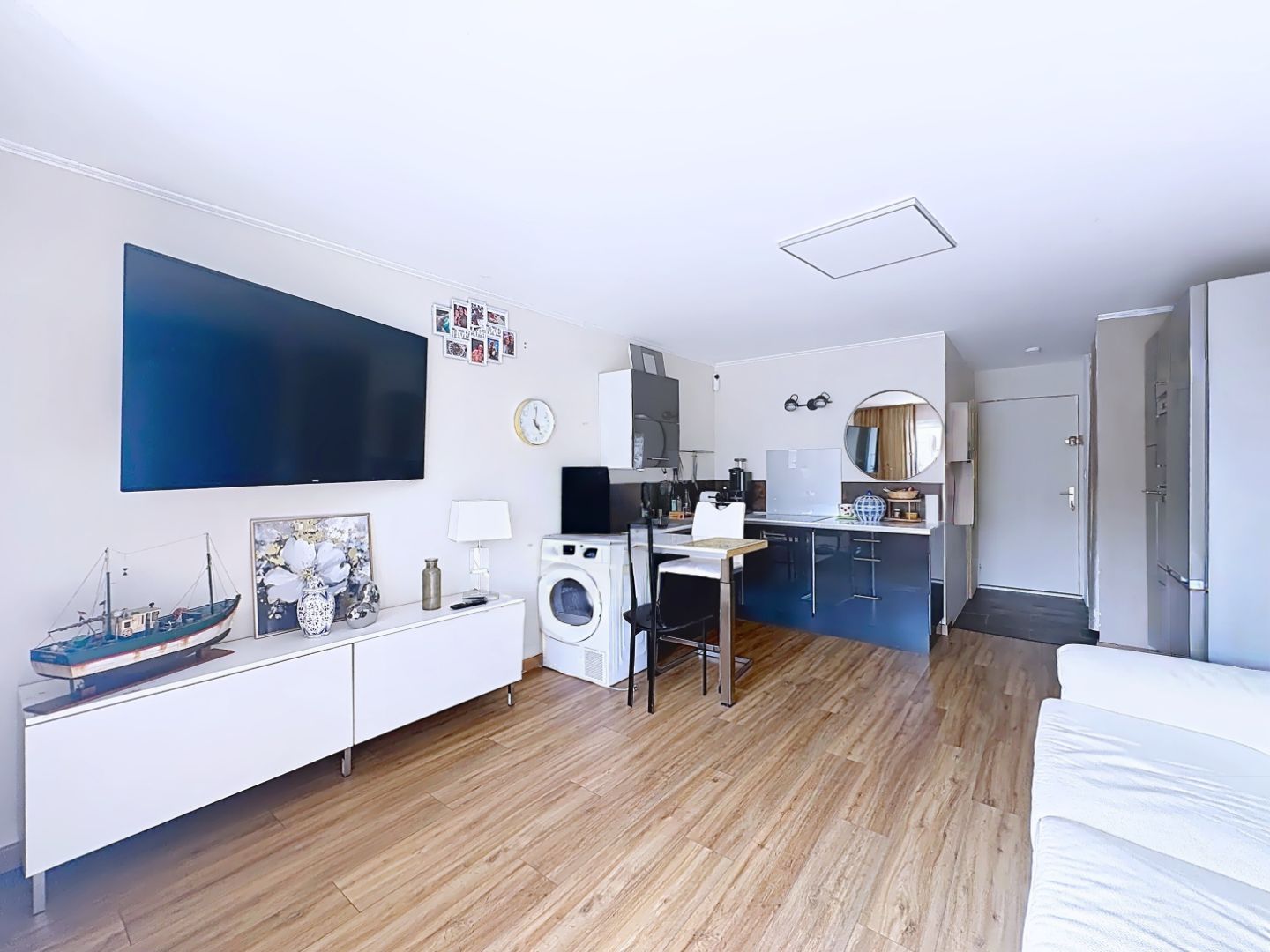 Rive Droite | Studio renové, Parking