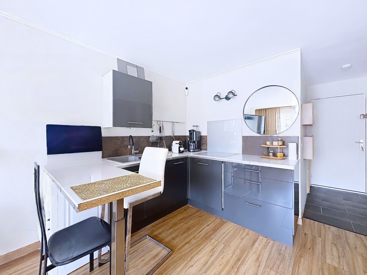 Rive Droite | Studio renové, Parking