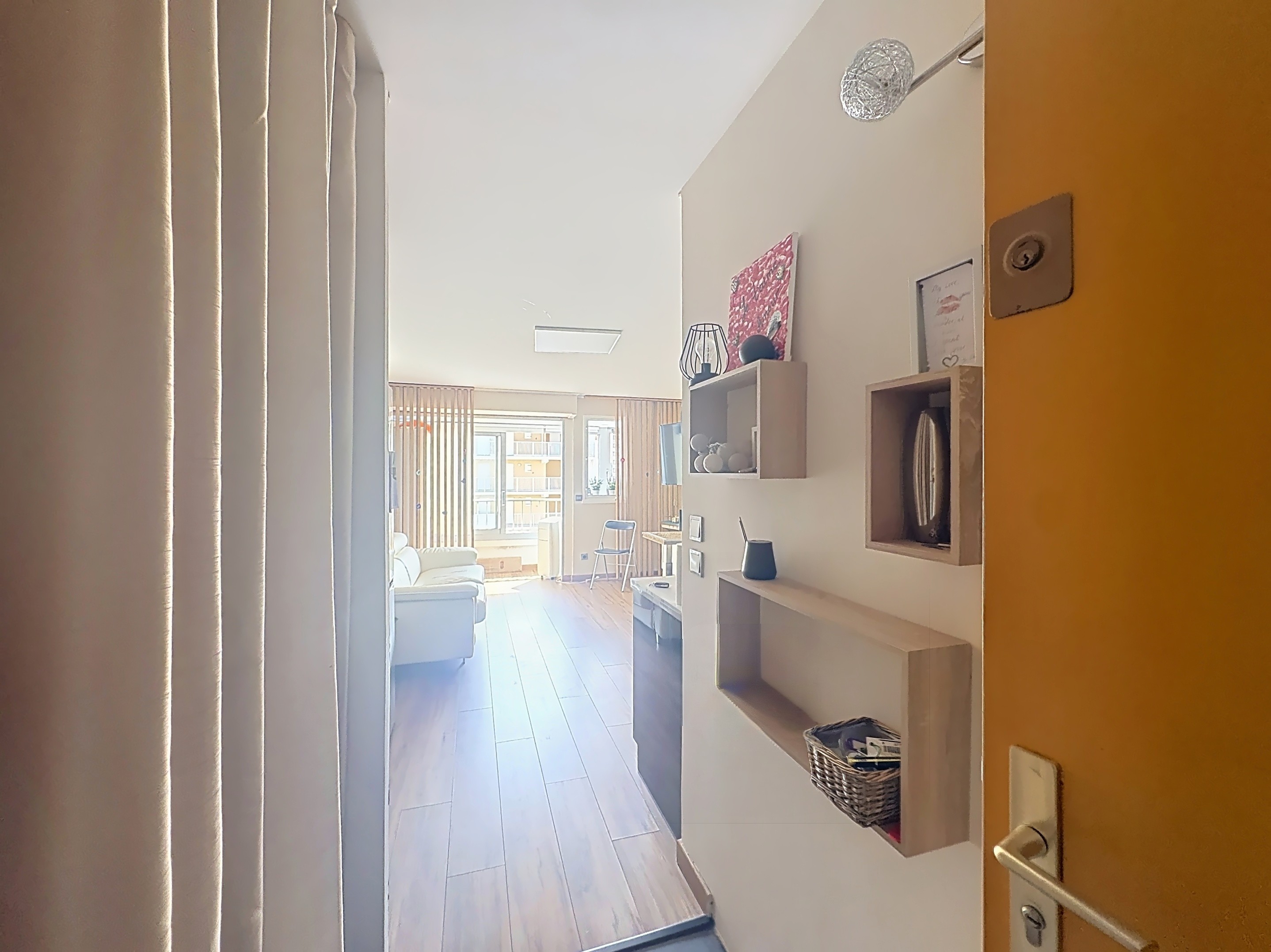 Rive Droite | Studio renové, Parking