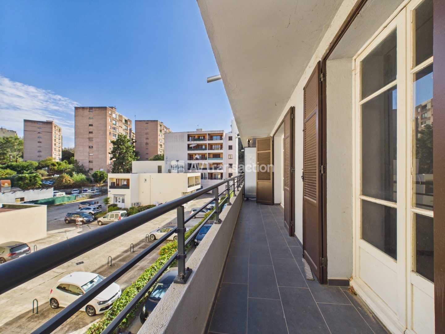 Ajaccio – T3 traversant avec deux terrasses – vue montagne 
