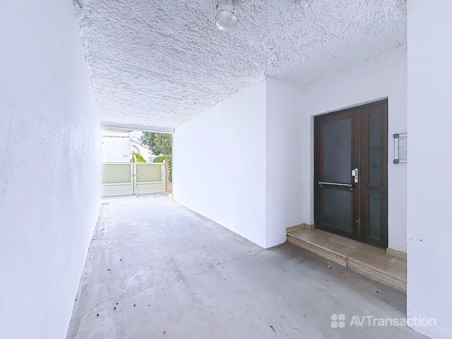 T3 TRAVERSANT CENTRE VILLE – Dernier Étage, 2 Balcons & Clim