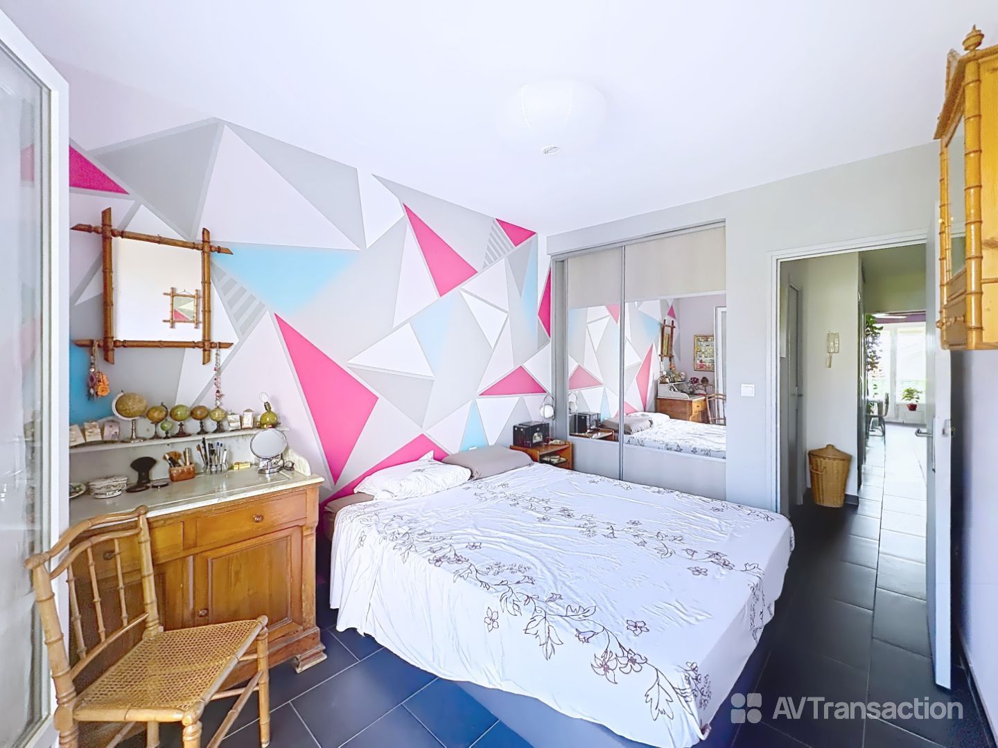 T3 TRAVERSANT CENTRE VILLE – Dernier Étage, 2 Balcons & Clim
