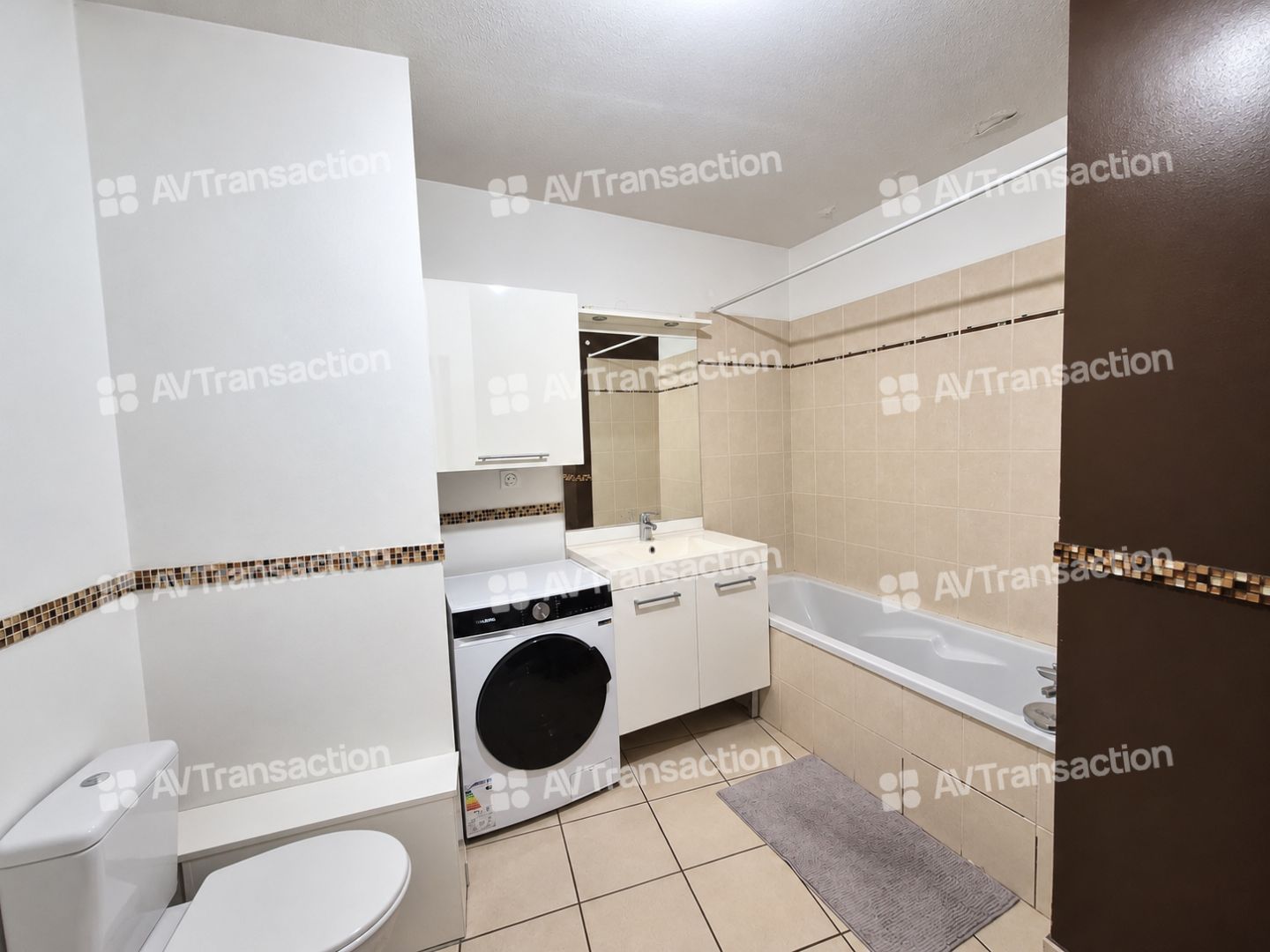 T2 de 2010 – 42 m² avec balcon et garage -CLIMATISE -  Etage 3/3