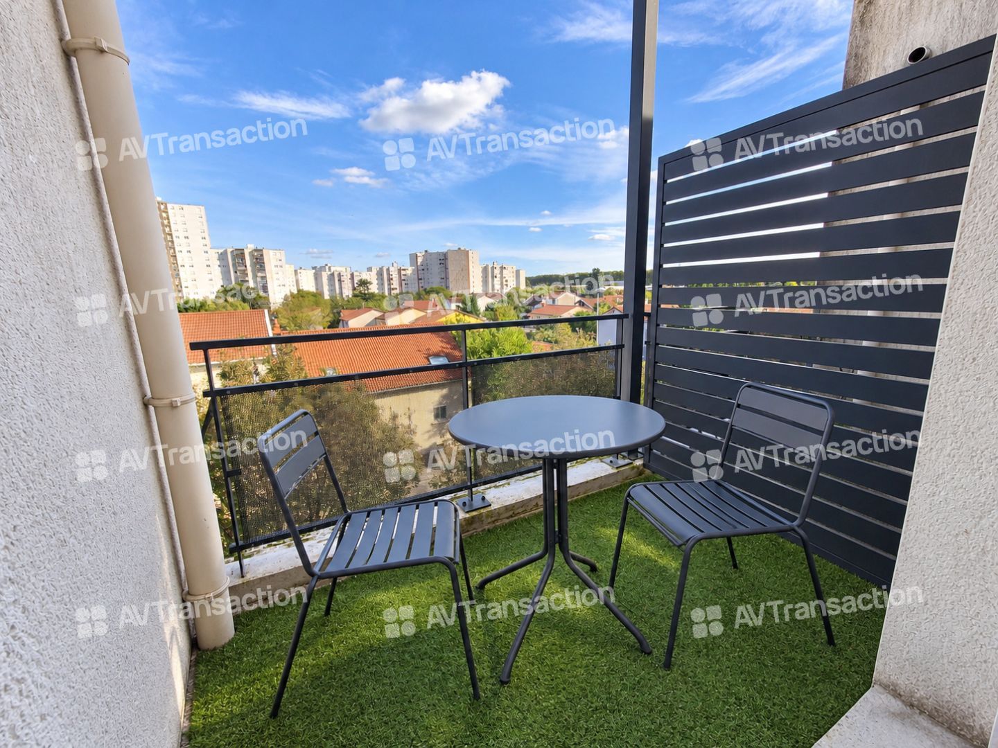 T2 de 2010 – 42 m² avec balcon et garage -CLIMATISE -  Etage 3/3
