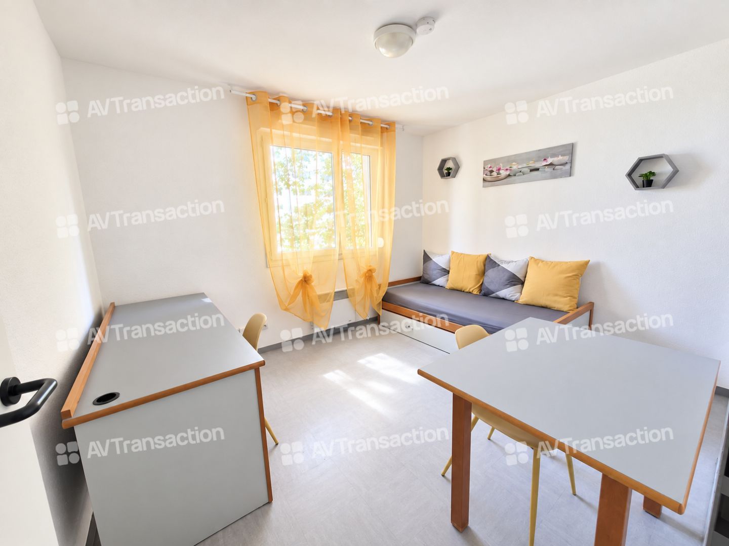 STUDIO MEUBLÉ DE 19 M² – LIBRE - LYON 7 / MÉTRO GARIBALDI 