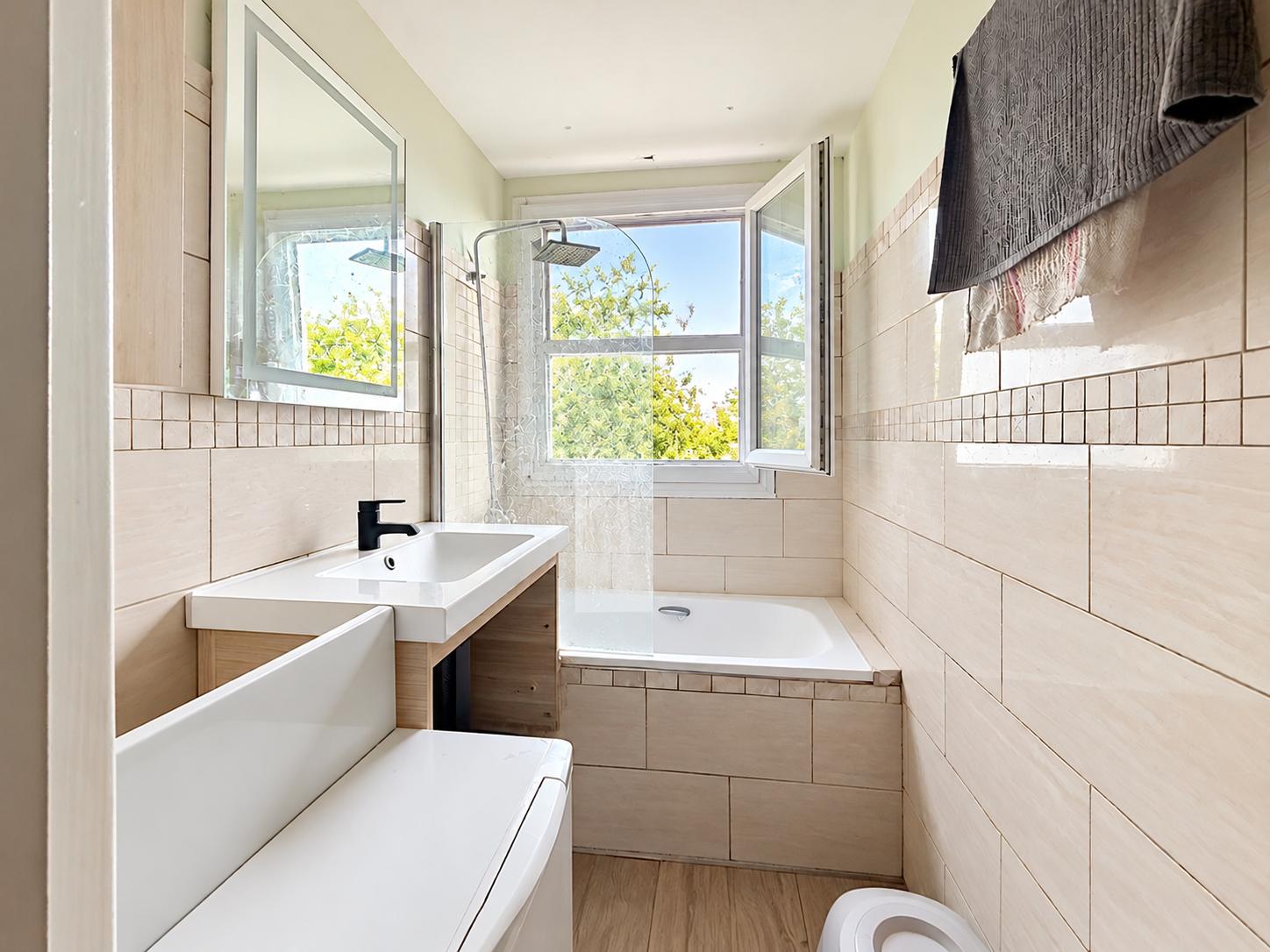 APPARTEMENT 3/4 PIECES - PROCHE METRO 14