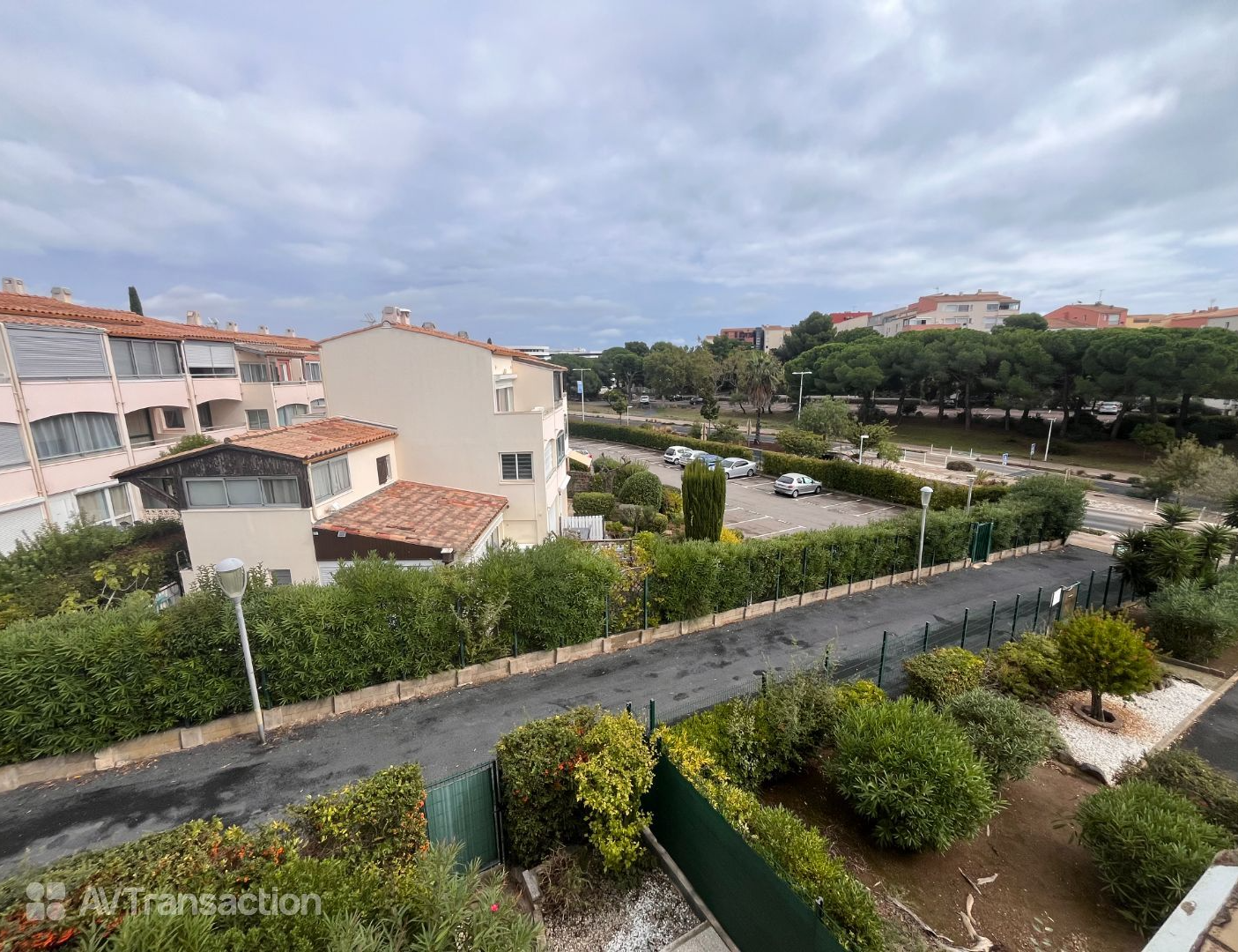 À VENDRE – T2 AVEC LOGGIA, PARKING PRIVÉ ET PISCINE – SECTEUR SA