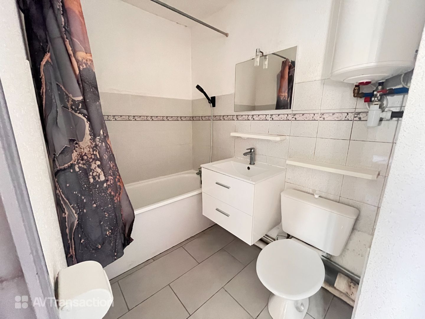 À VENDRE – T2 AVEC LOGGIA, PARKING PRIVÉ ET PISCINE – SECTEUR SA