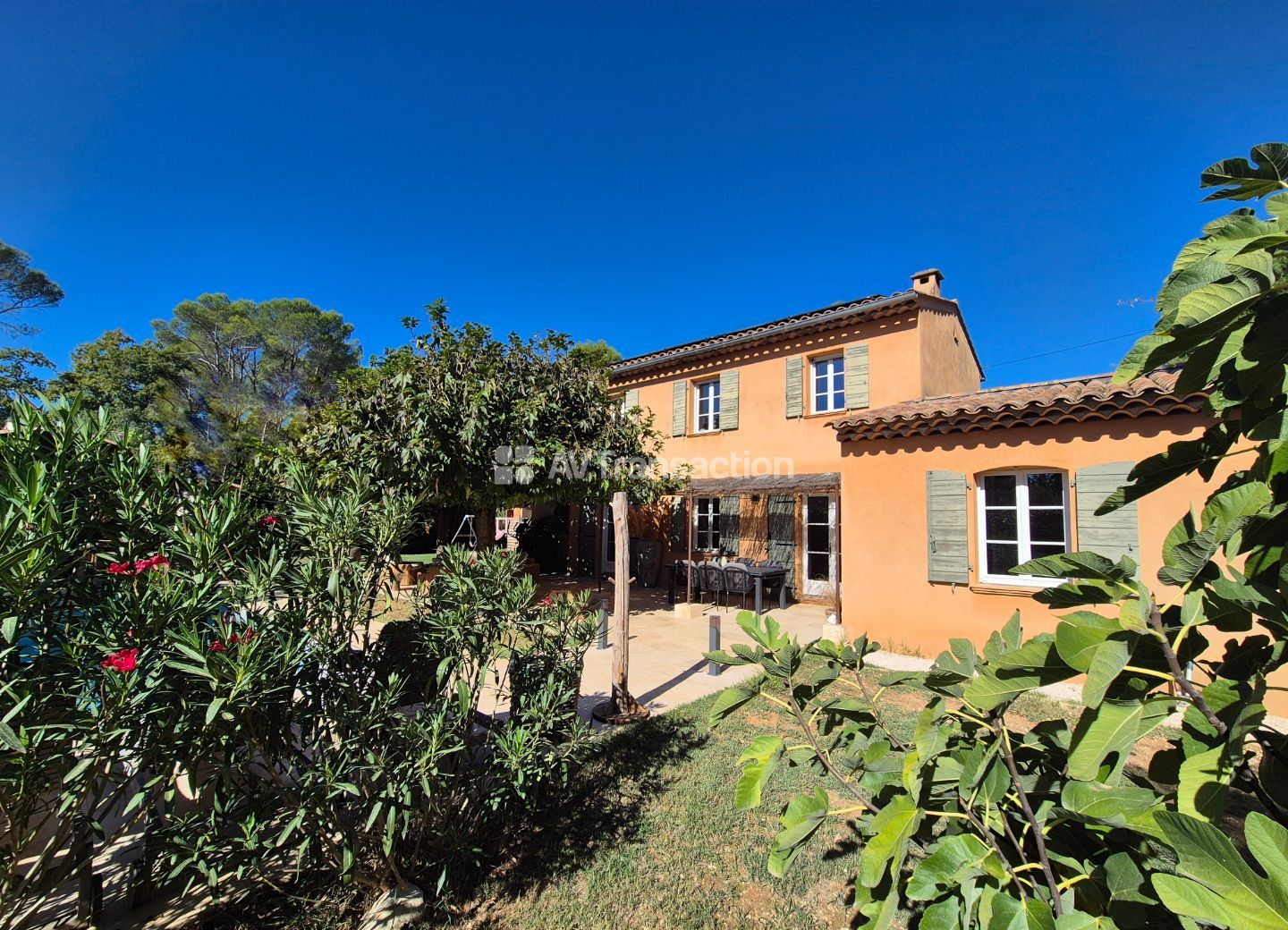 Maison à moins de 2km du village