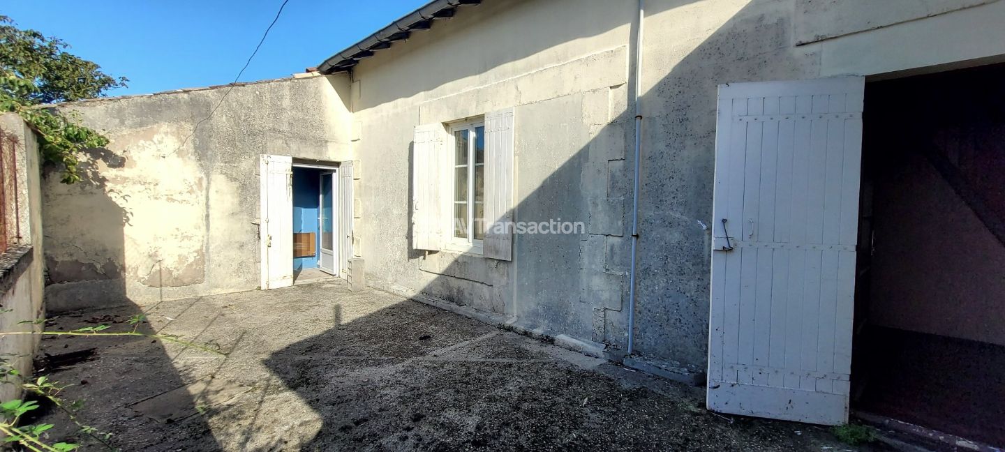 33180 ST SEURIN DE CADOURNE-MAISON 156 M² ET GRAND JARDIN 2100M²