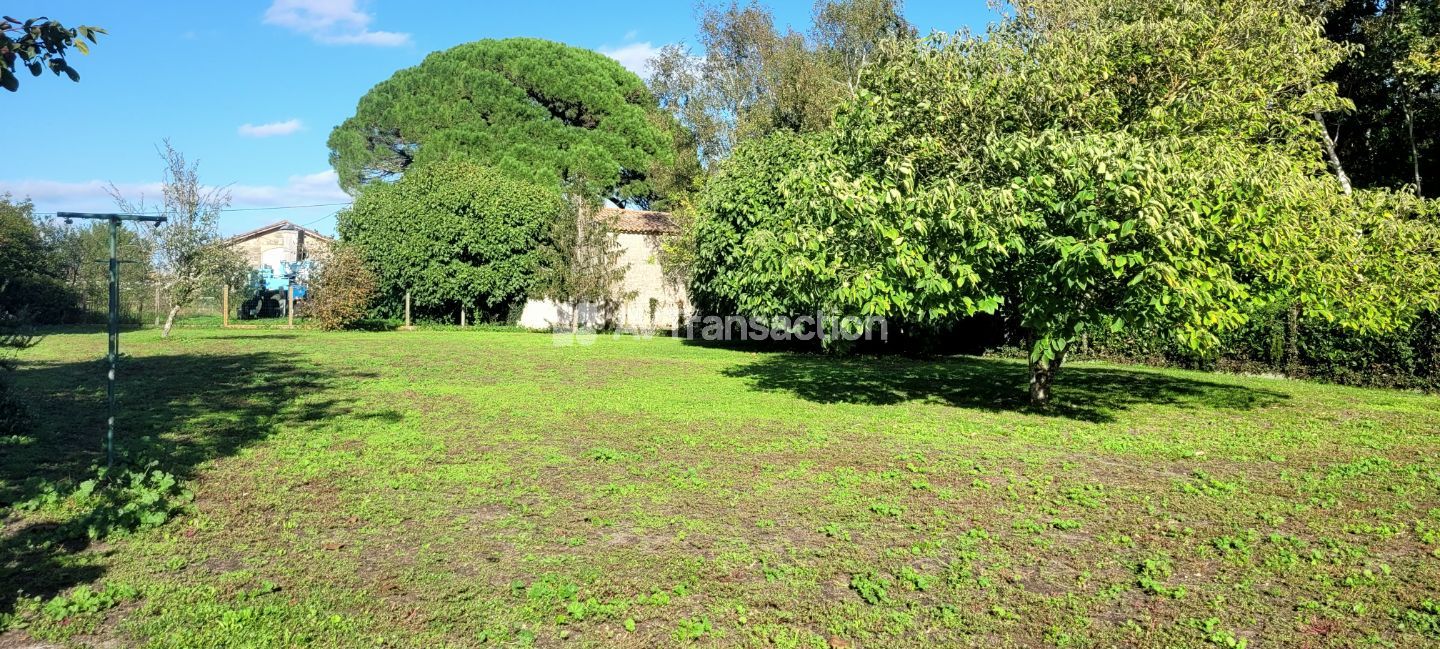 33180 ST SEURIN DE CADOURNE-MAISON 156 M² ET GRAND JARDIN 2100M²